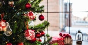 De ultieme gids om een kunstkerstboom op te zetten